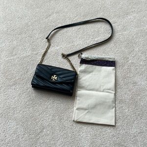 Tory Burch crossbody bag. Zipper for storage inside